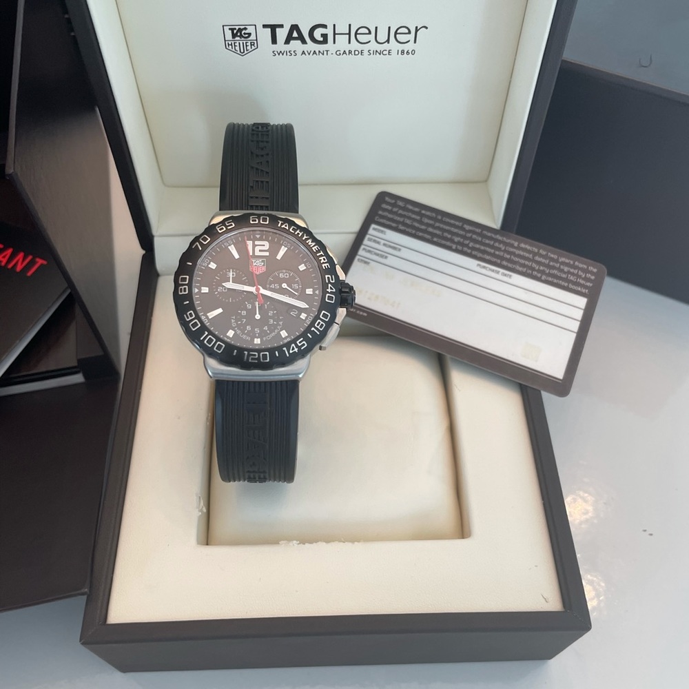 Like new Tag formula 1 writs watch for quick sales